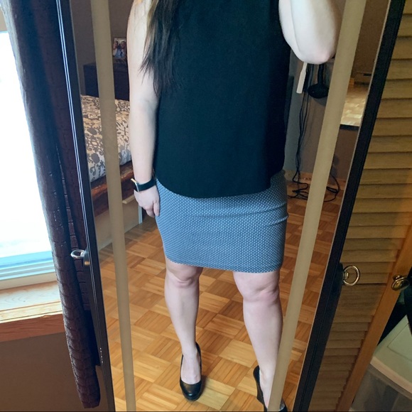 4/$25 Cute patterned high waisted skirt size XL - Picture 2 of 9